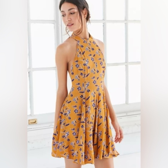 URBAN OUTFITTERS Kimchi Blue Tropi Mock Neck Floral Mini Dress Open Back Medium - Picture 1 of 14